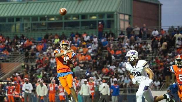 East St. Louis quarterback Robert Battle